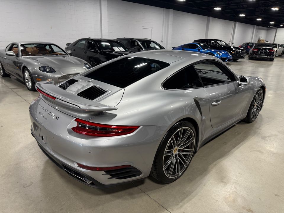 2017 PORSCHE 911