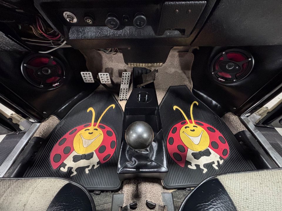1973 VOLKSWAGEN SUPER BEETLE