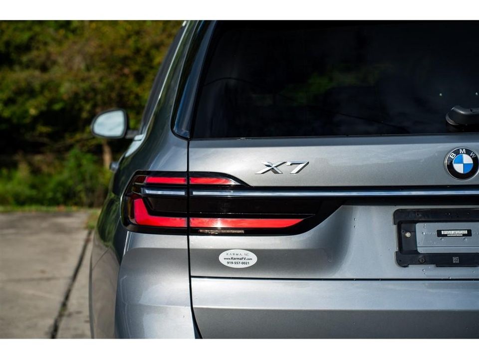2023 BMW X7