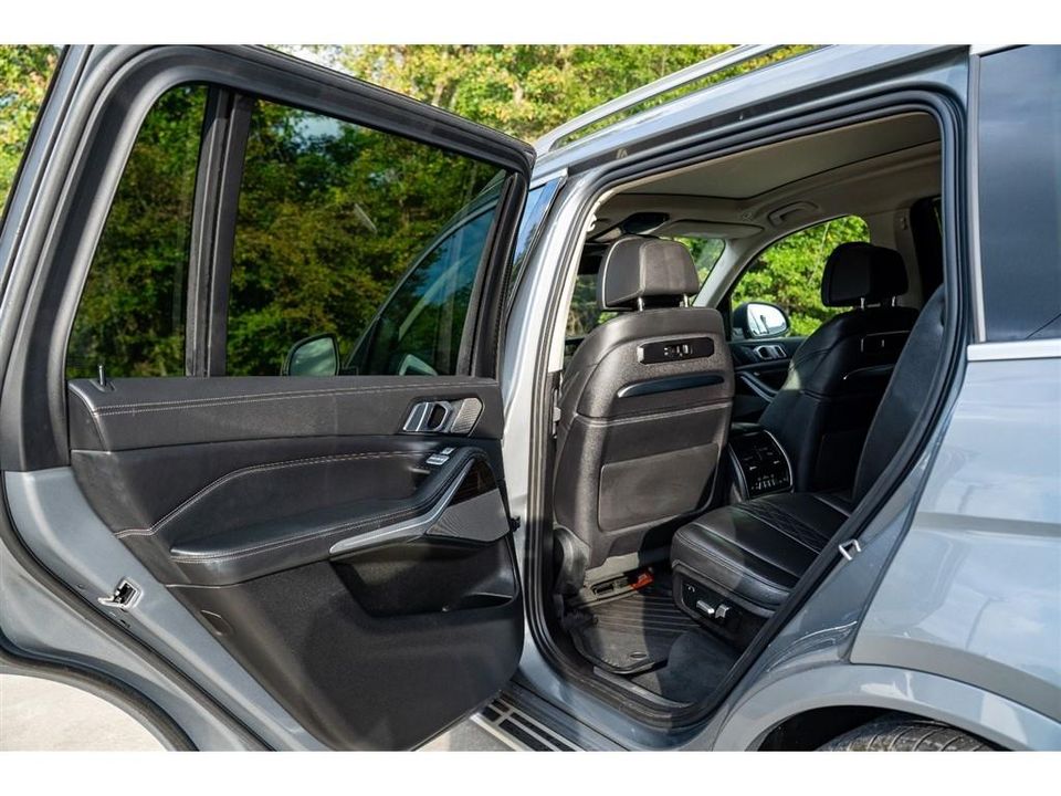2023 BMW X7