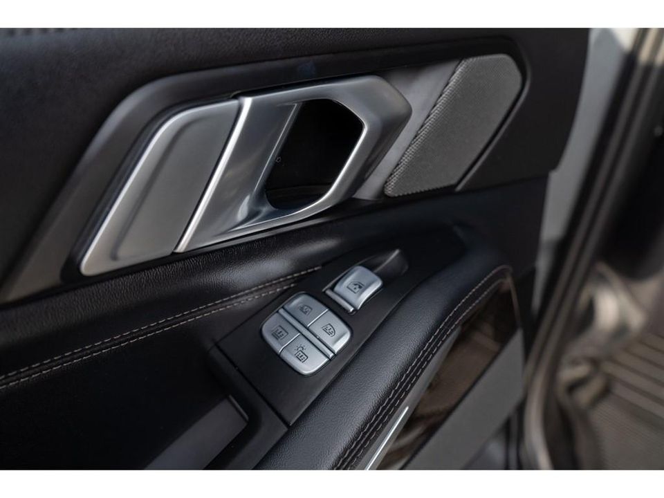 2023 BMW X7