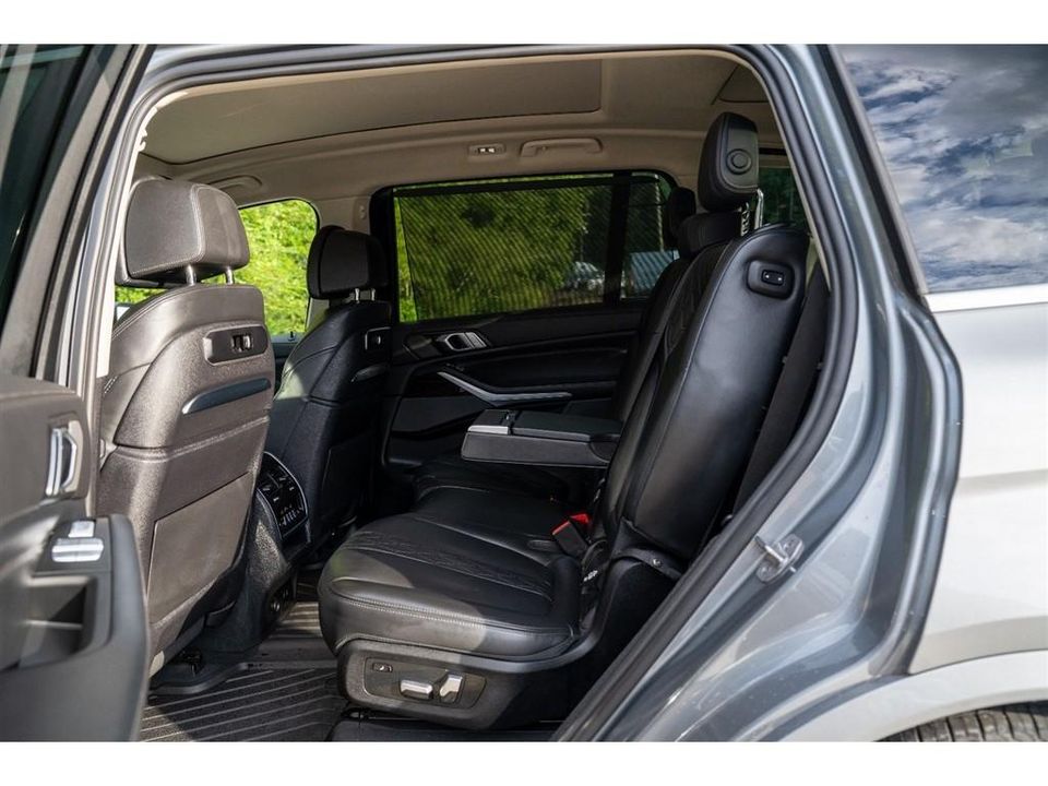 2023 BMW X7