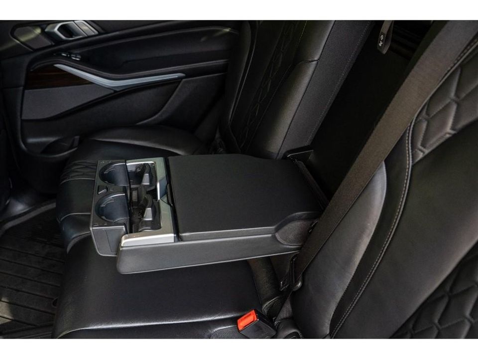 2023 BMW X7