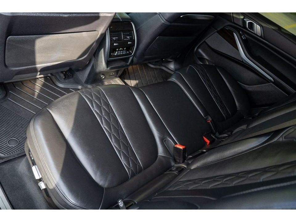 2023 BMW X7