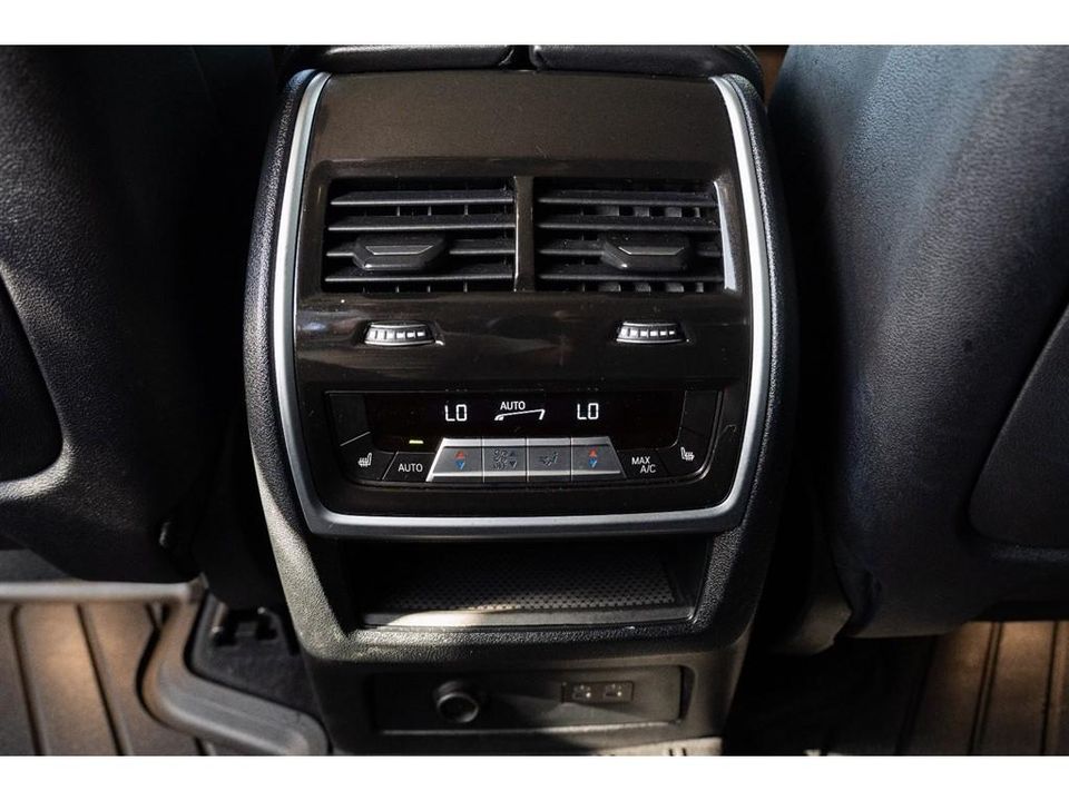 2023 BMW X7