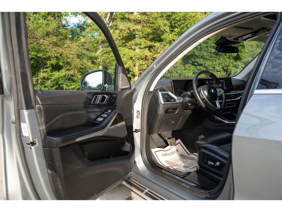 2023 BMW X7