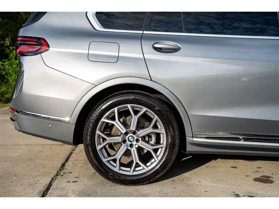 2023 BMW X7