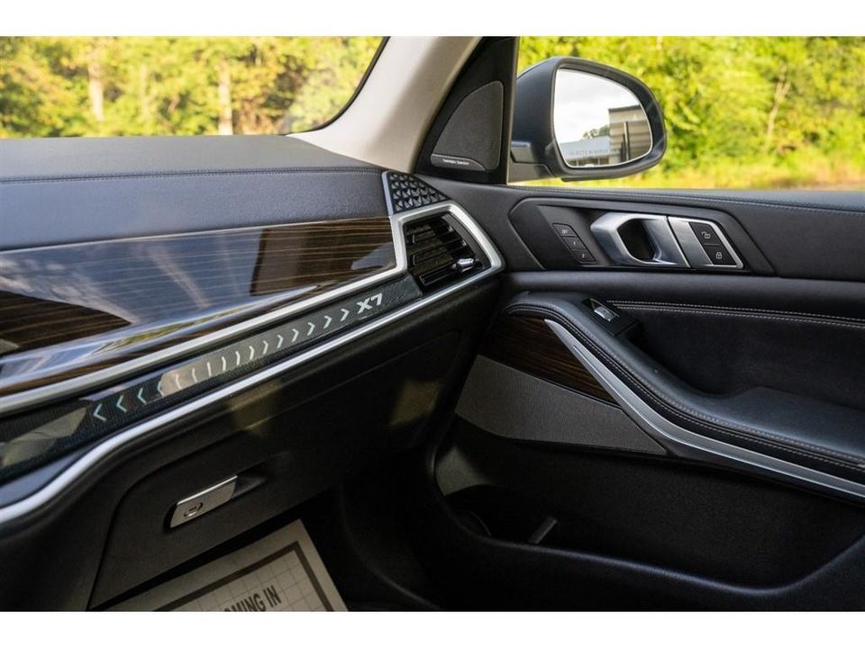 2023 BMW X7
