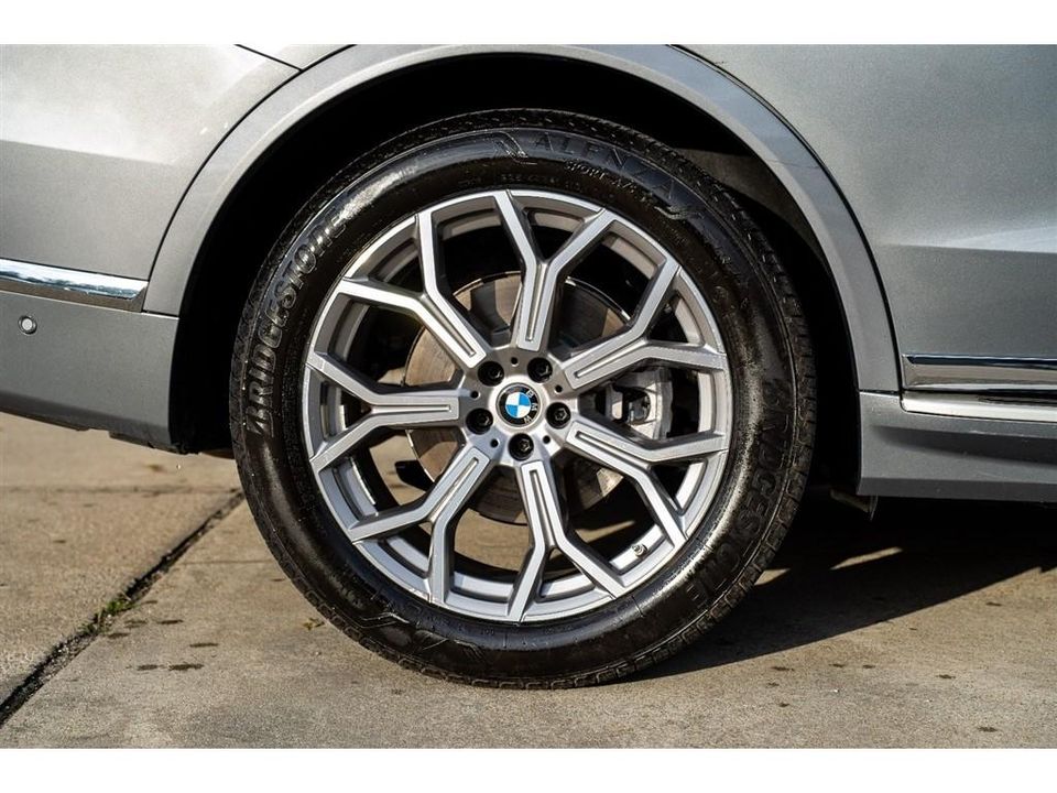 2023 BMW X7