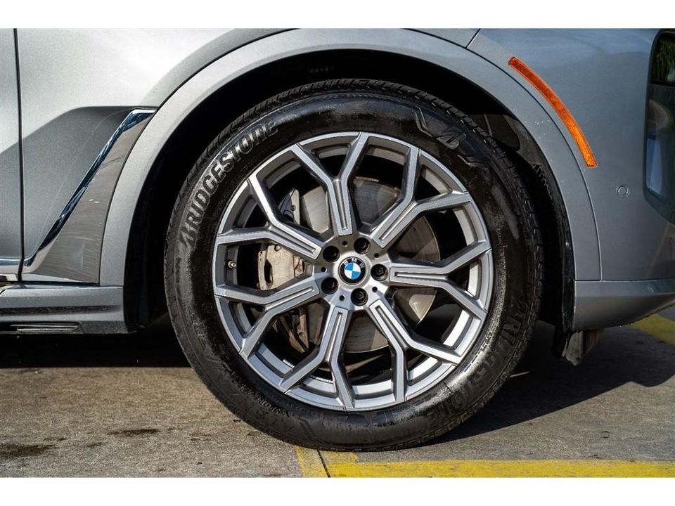 2023 BMW X7