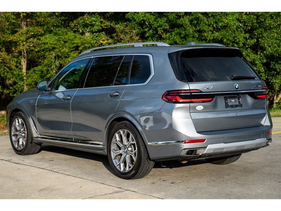 2023 BMW X7