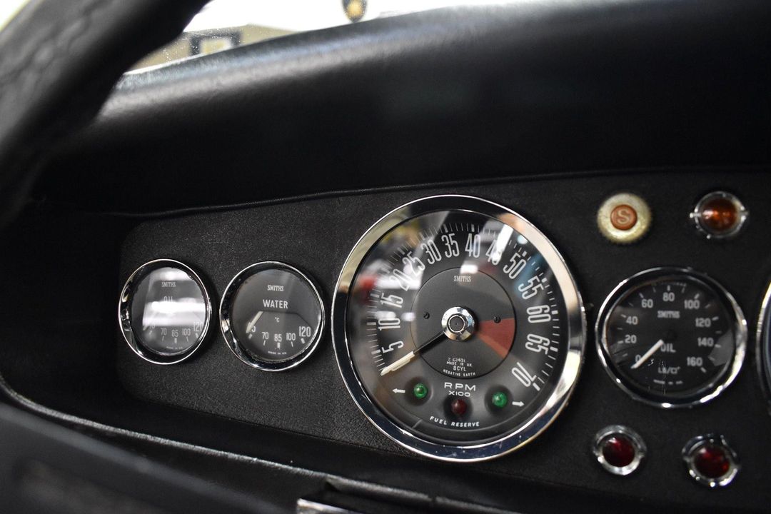 1971 Aston Martin DBSV8
