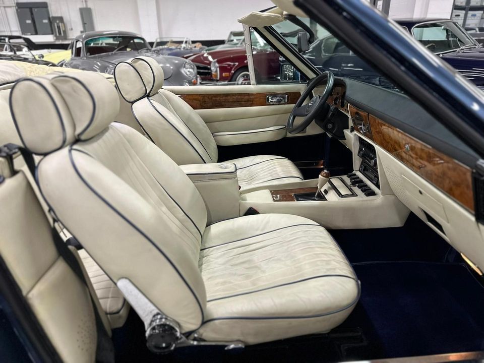1987 Aston Martin V8 Volante