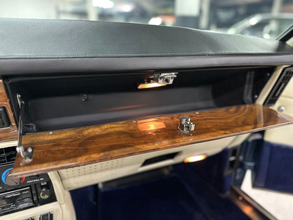 1987 Aston Martin V8 Volante