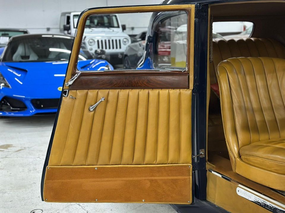 1938 Bentley 4.25 Liter Park Ward Sports Saloon