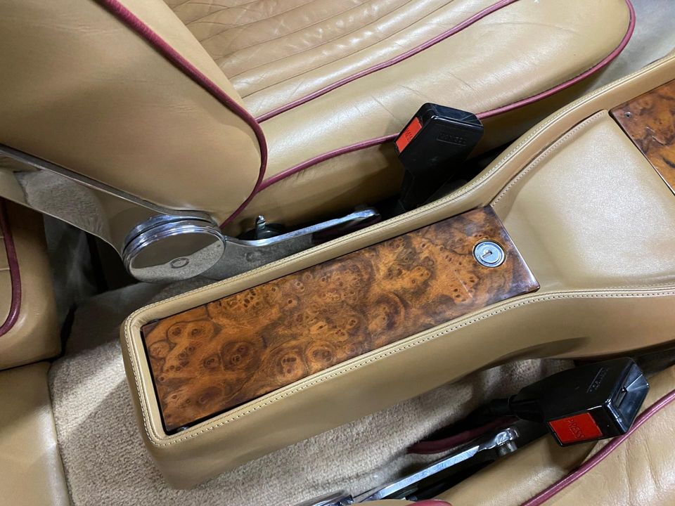 1985 Aston Martin V8 Volante