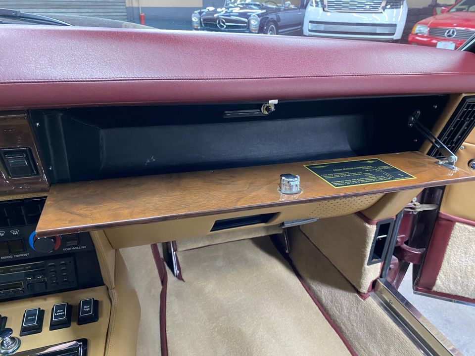 1985 Aston Martin V8 Volante