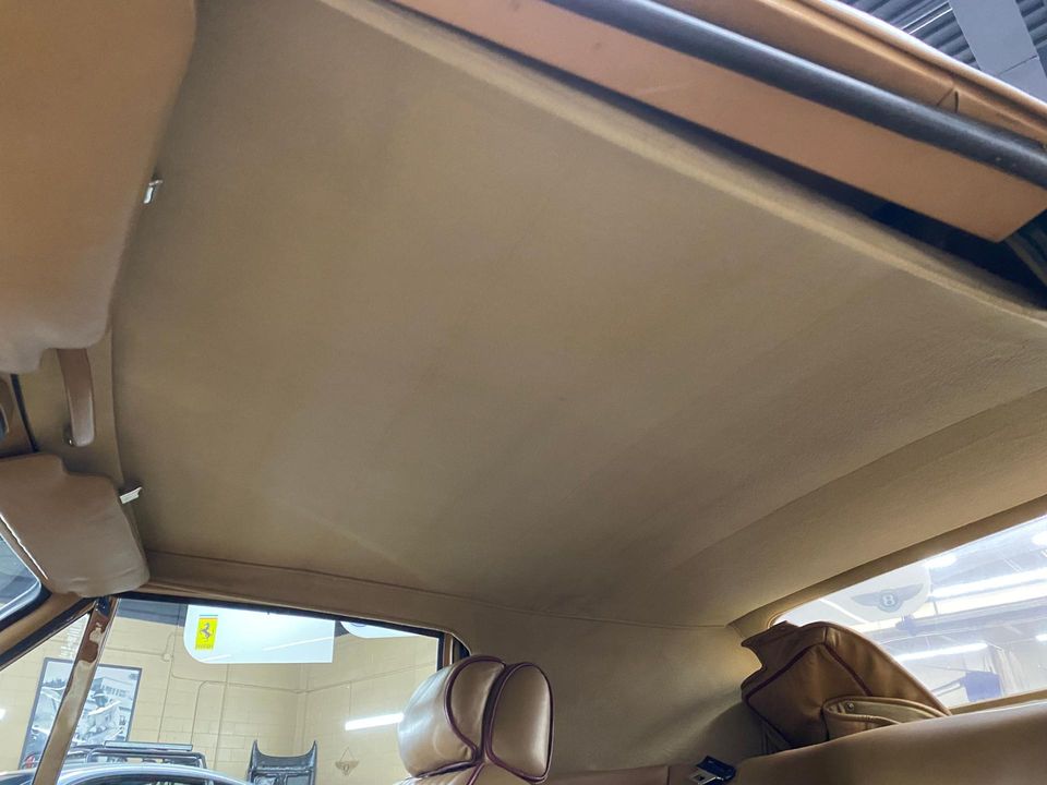 1985 Aston Martin V8 Volante