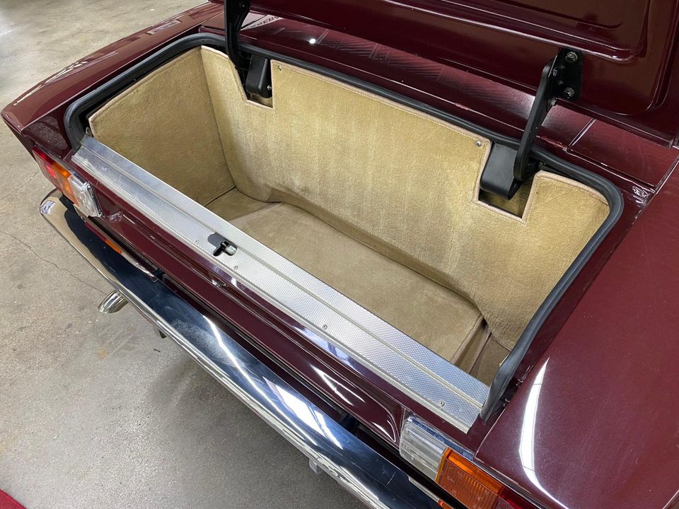 1985 Aston Martin V8 Volante