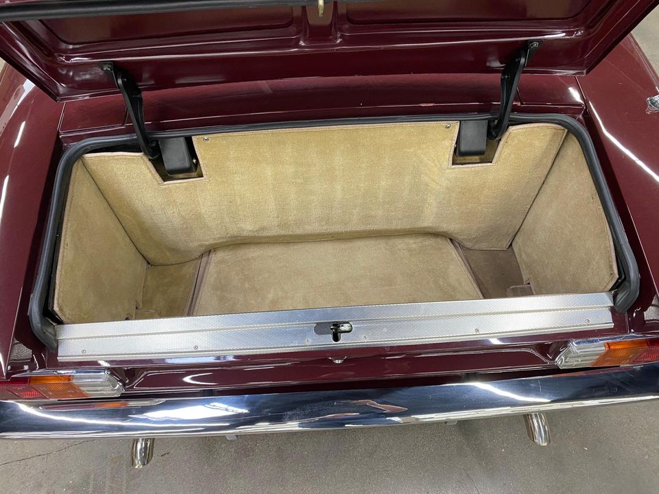 1985 Aston Martin V8 Volante