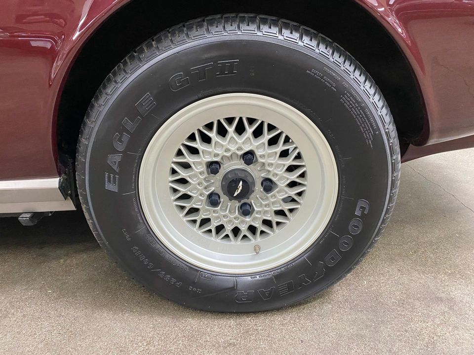 1985 Aston Martin V8 Volante