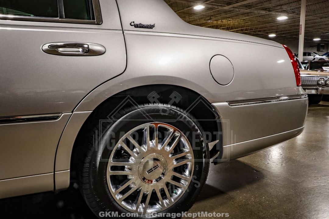 2010 Lincoln Town Car