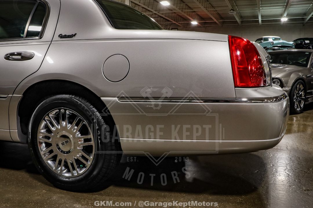 2010 Lincoln Town Car