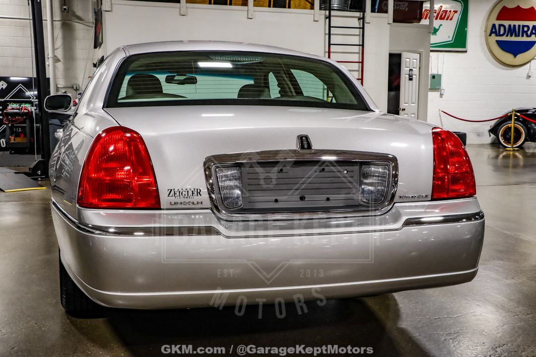 2010 Lincoln Town Car
