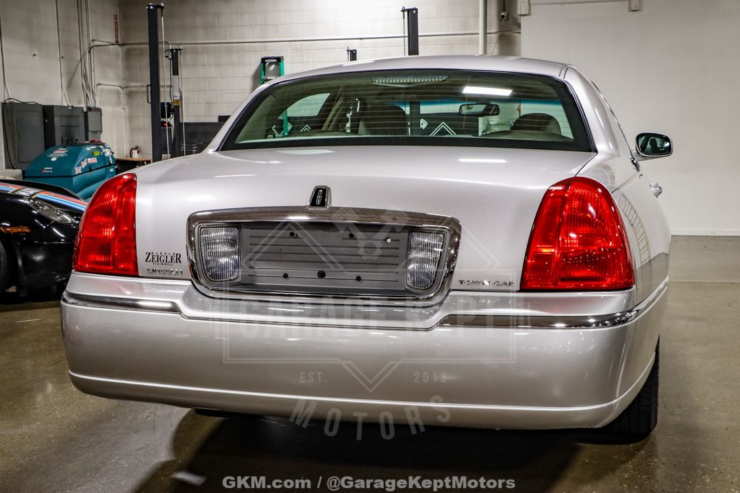2010 Lincoln Town Car