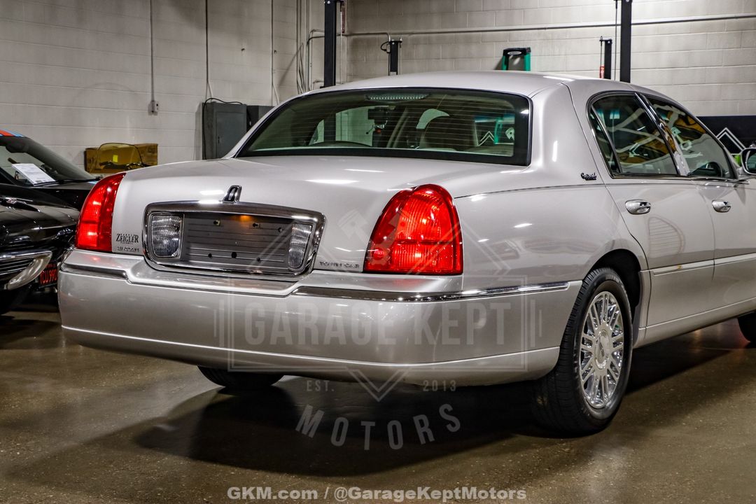 2010 Lincoln Town Car