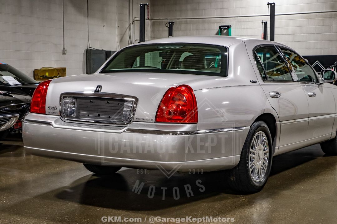 2010 Lincoln Town Car