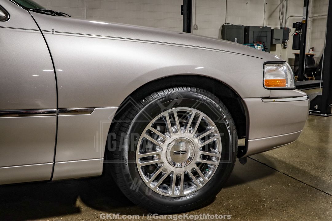 2010 Lincoln Town Car