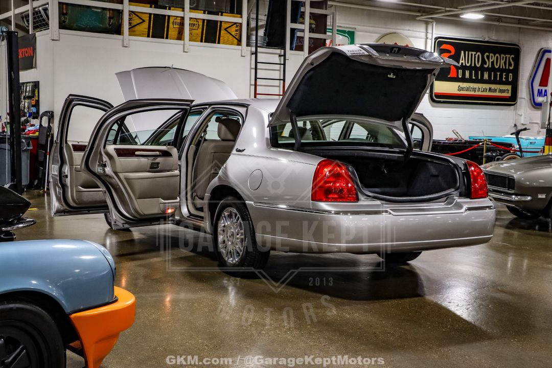 2010 Lincoln Town Car