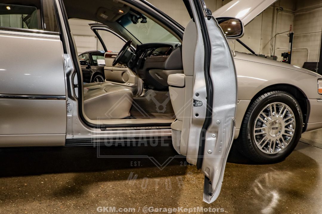 2010 Lincoln Town Car