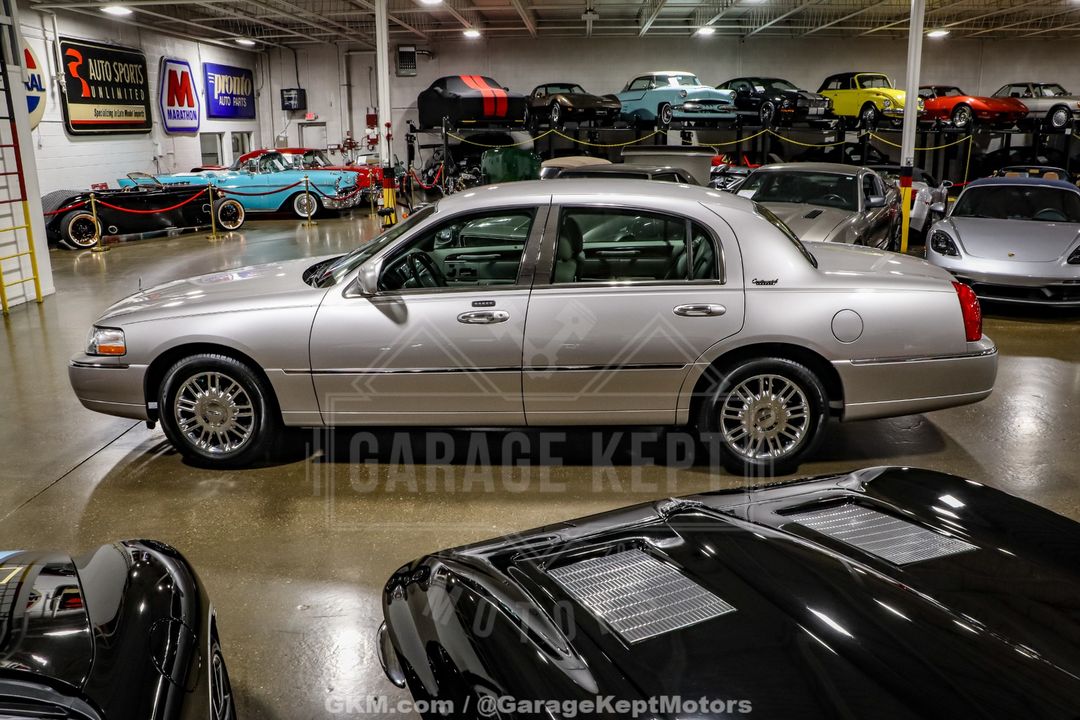 2010 Lincoln Town Car
