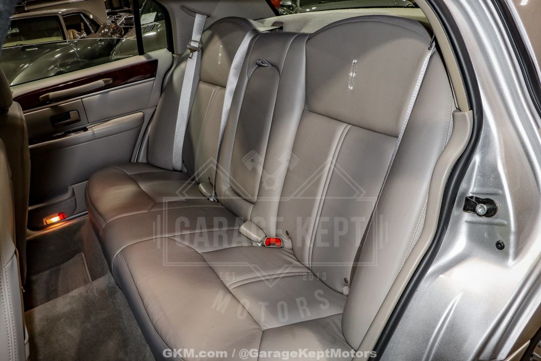2010 Lincoln Town Car