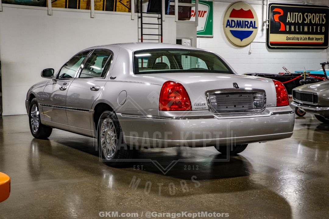 2010 Lincoln Town Car