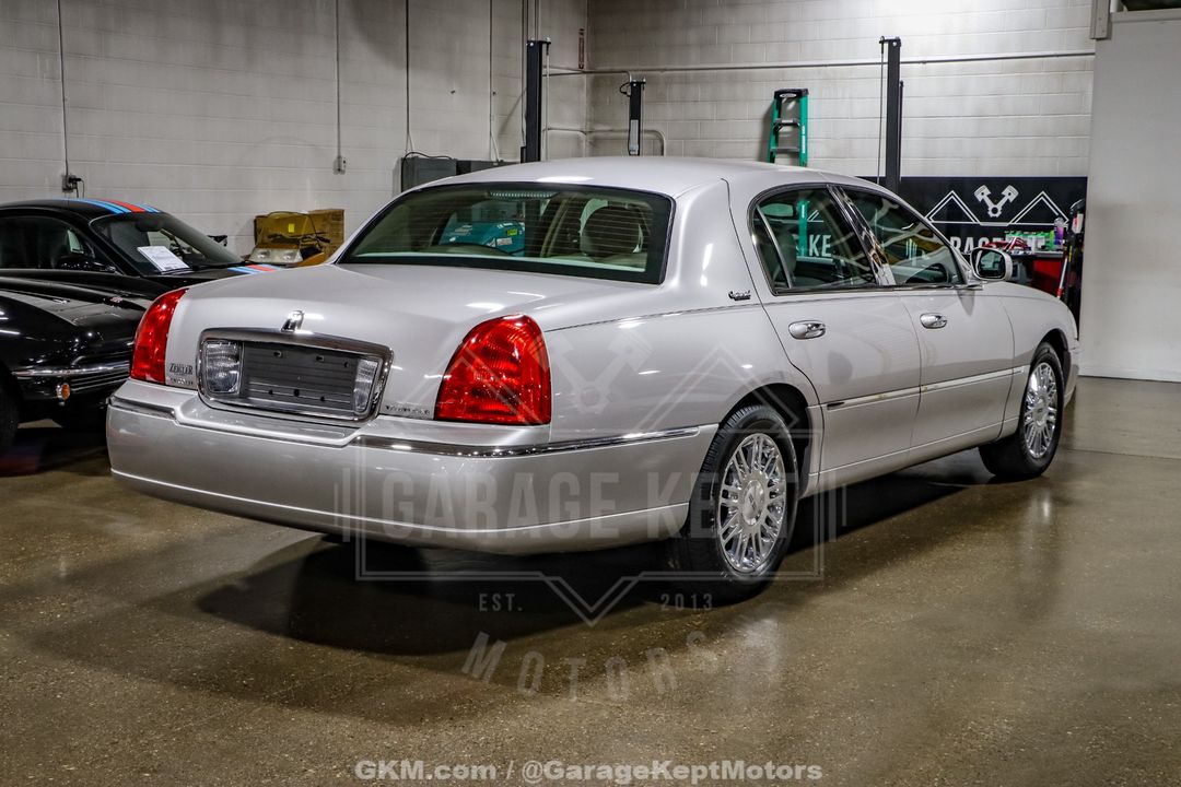 2010 Lincoln Town Car