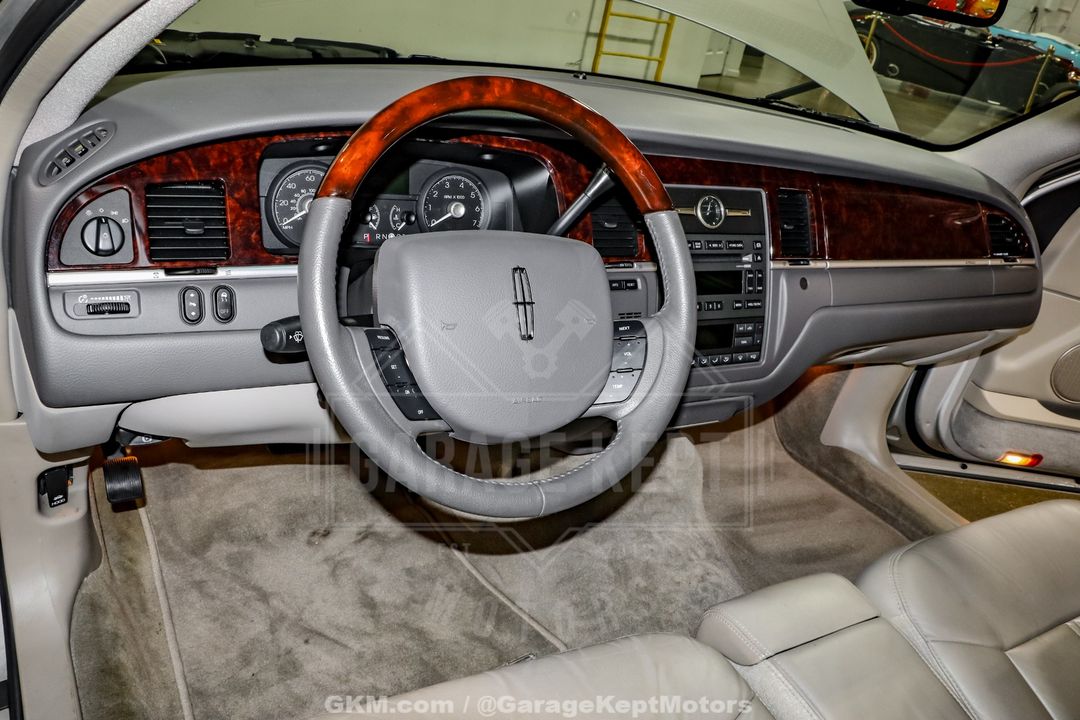 2010 Lincoln Town Car