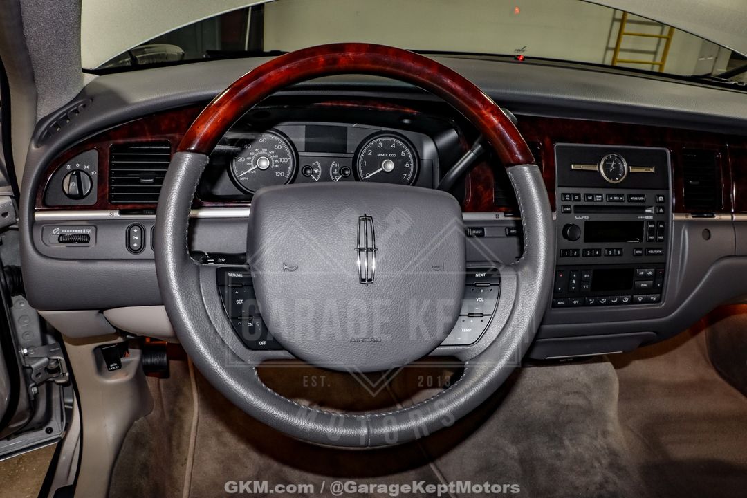 2010 Lincoln Town Car