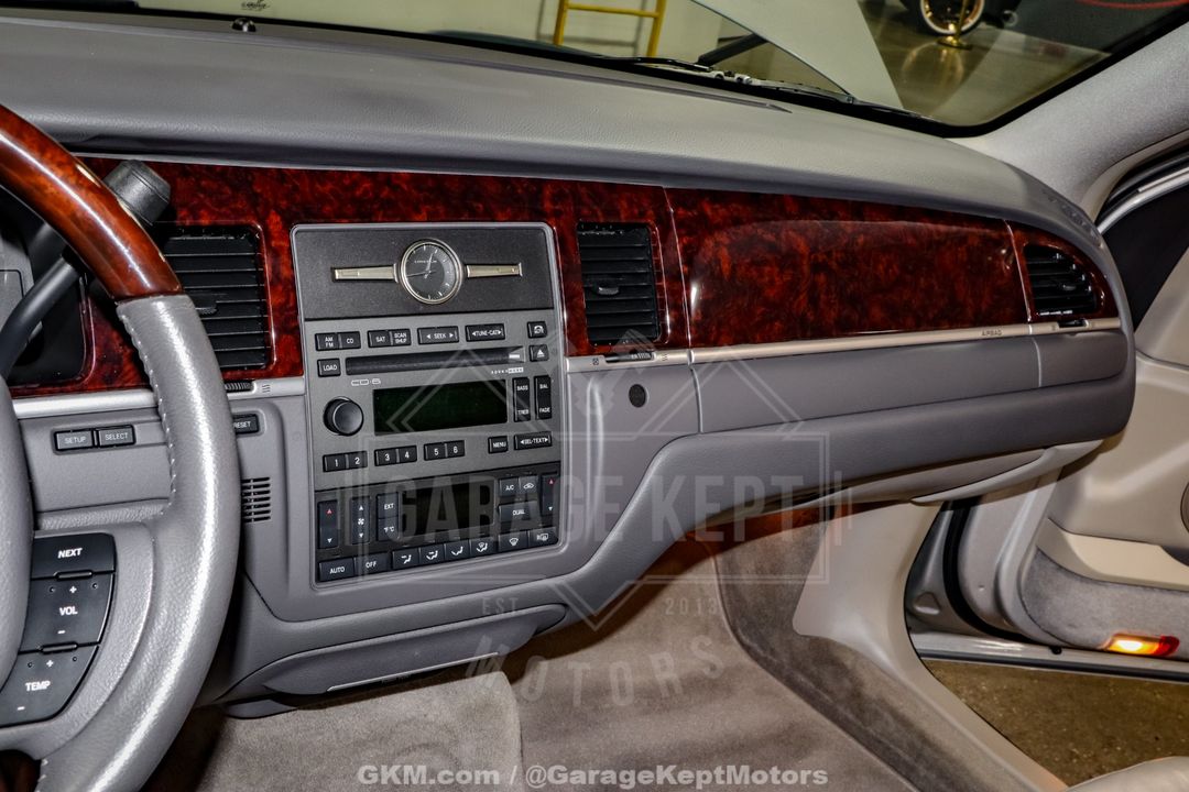 2010 Lincoln Town Car