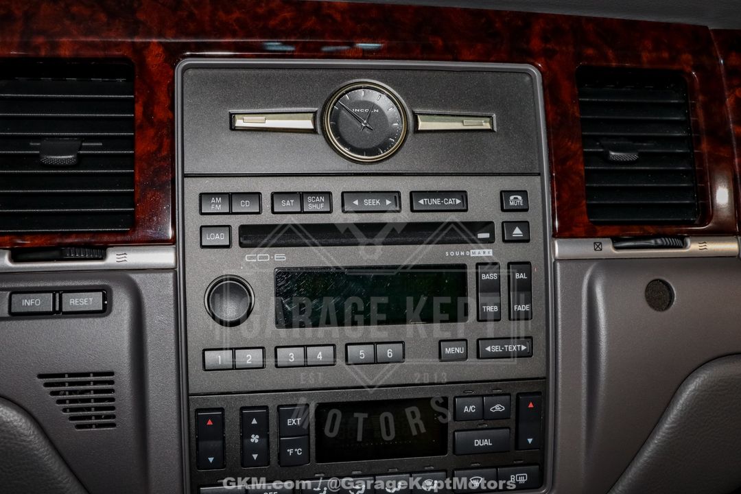 2010 Lincoln Town Car