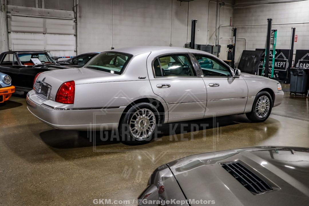 2010 Lincoln Town Car