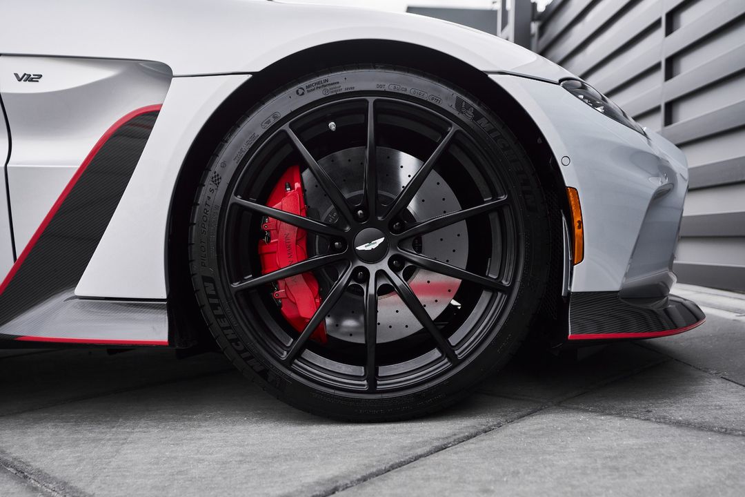 2023 Aston Martin Vantage