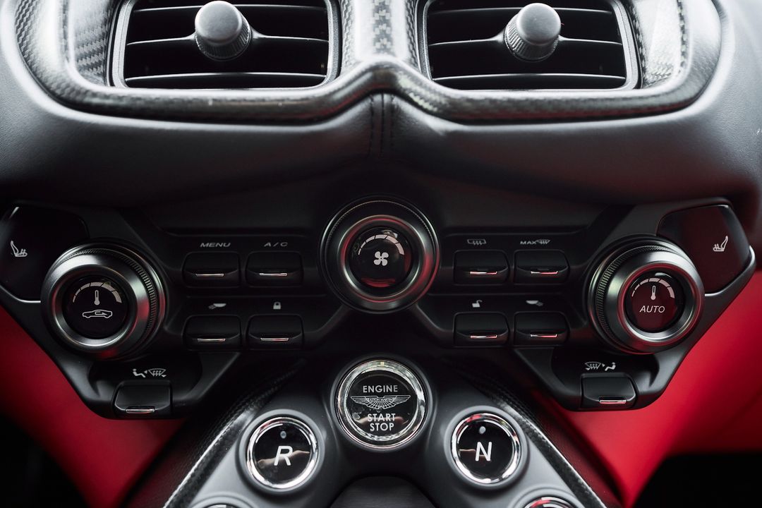 2023 Aston Martin Vantage