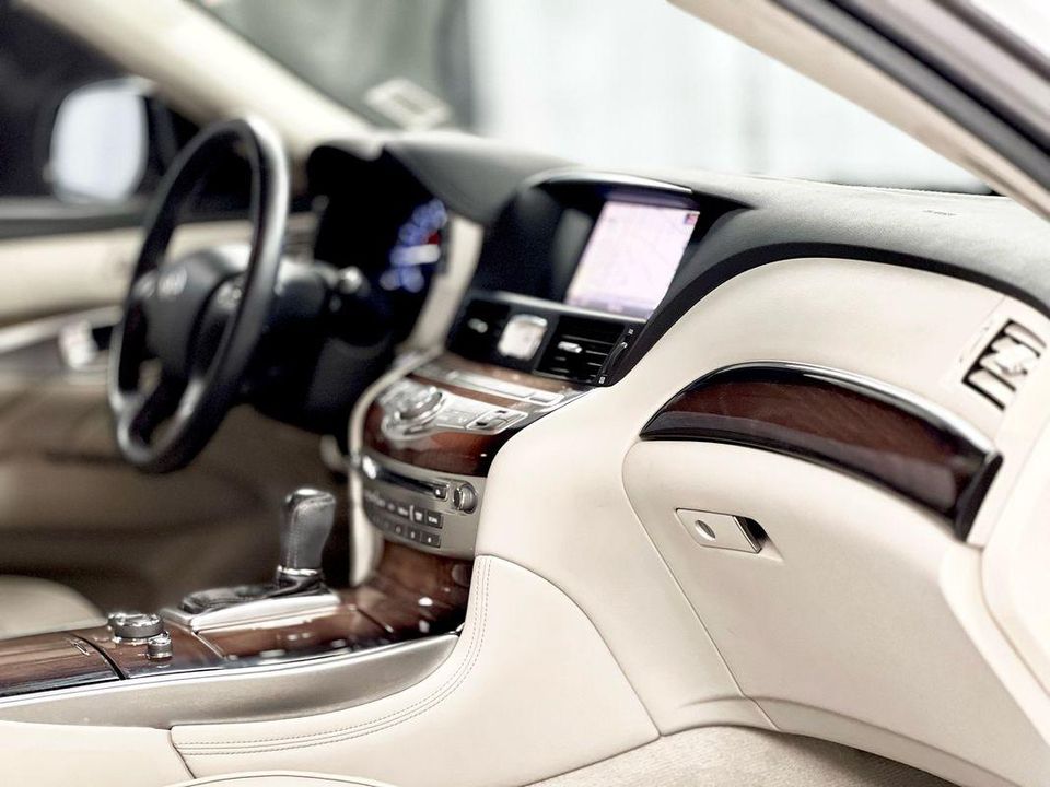 2015 INFINITI Q70 3.7