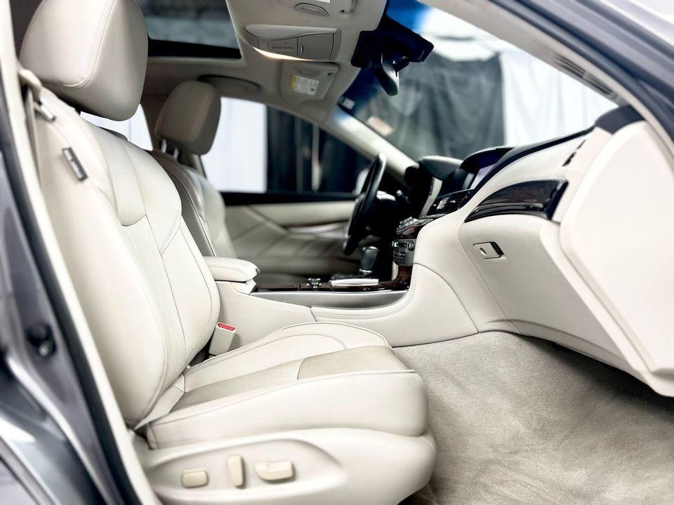 2015 INFINITI Q70 3.7