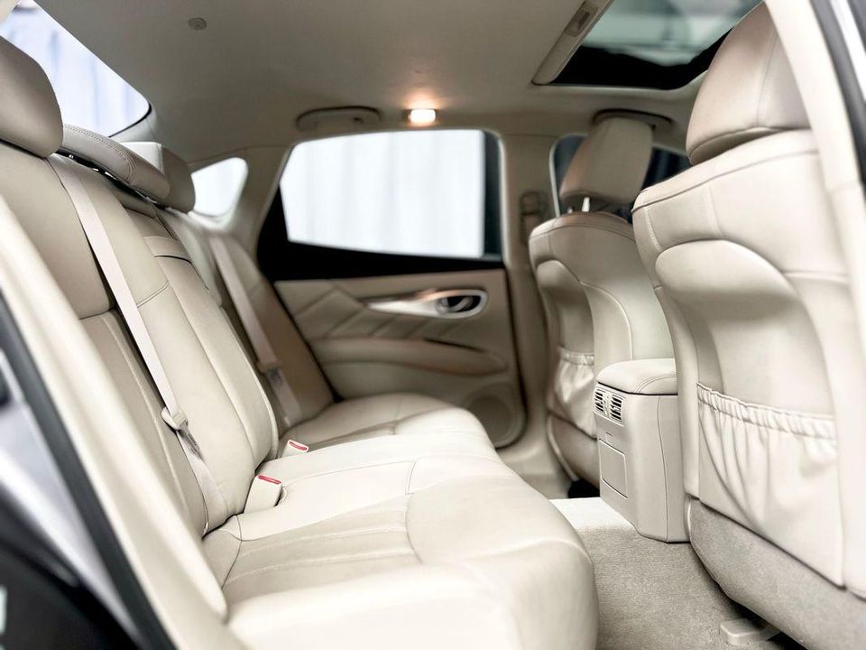 2015 INFINITI Q70 3.7