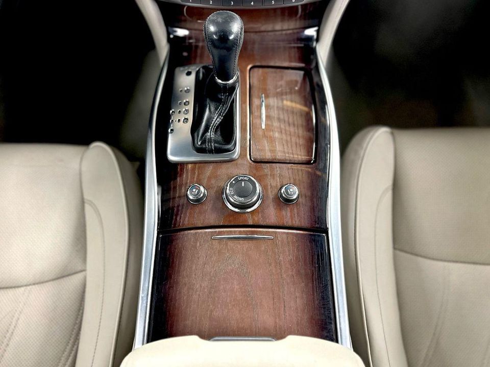 2015 INFINITI Q70 3.7
