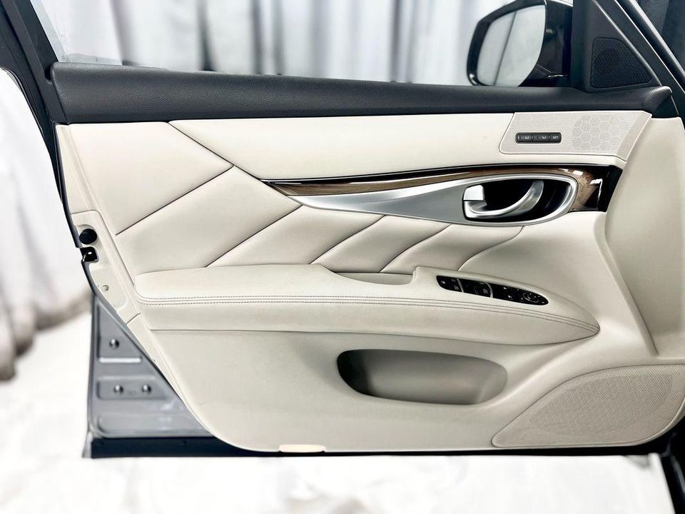 2015 INFINITI Q70 3.7